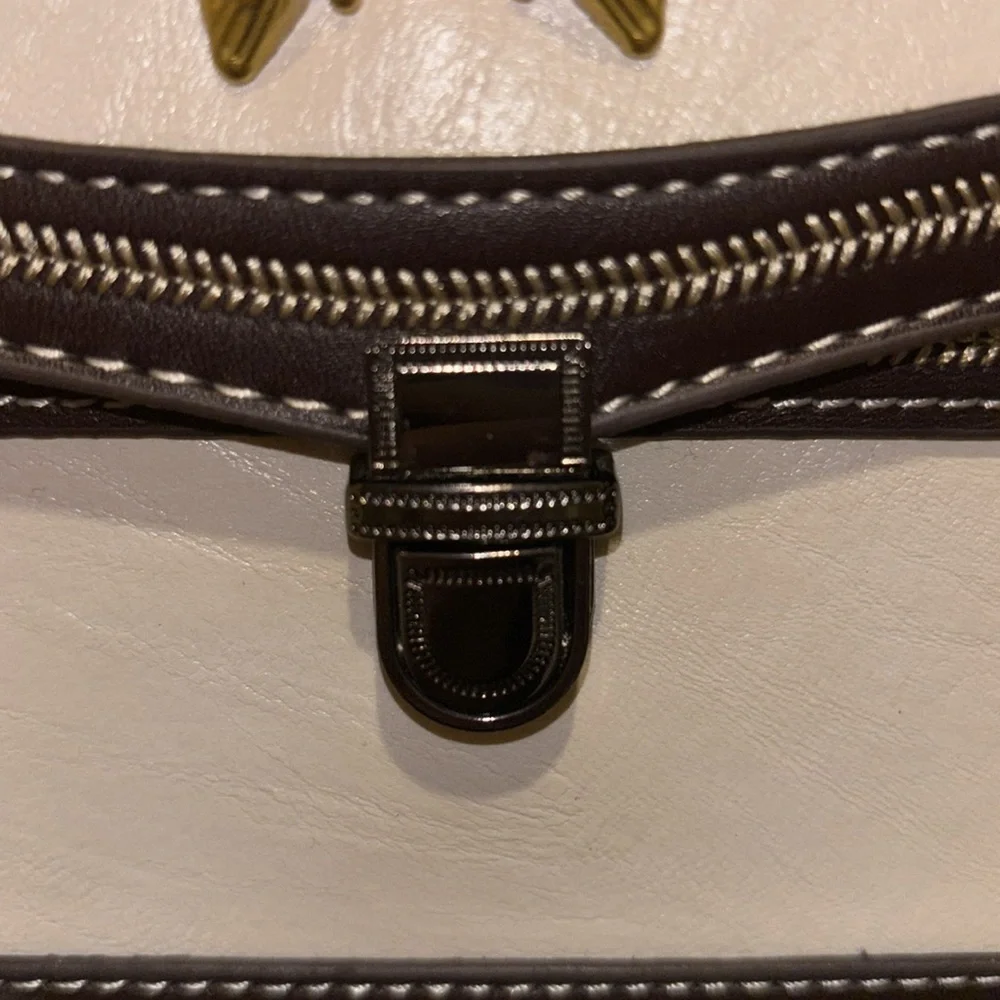 “FABULOUS”BEE BAG BROWN/WHITE VEGAN LEATHER CROSSBODY  DARK NICKEL TONED CHAIN